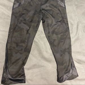 Lululemon camp crops excellent used condition